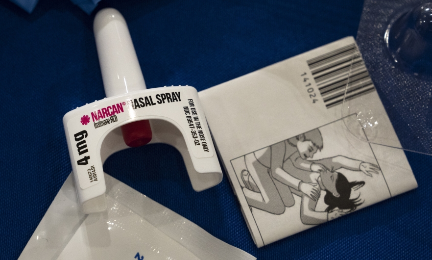 Narcan nasal spray Narcan nasal spray with instructions