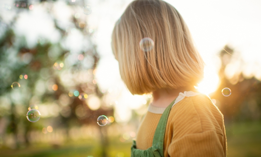 photo of back of head of blond girl