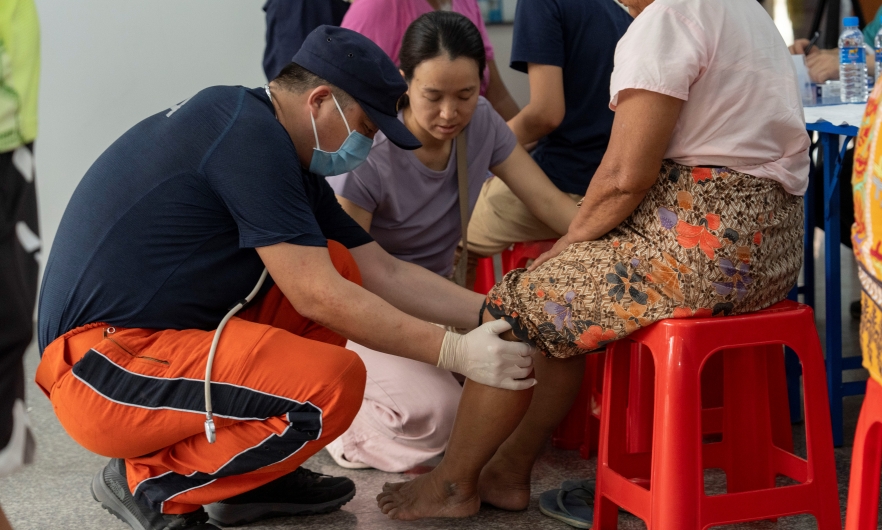 A member of China Search and Rescue Team provides medical consultations for local residents in Mandalay, Burma (Myanmar),
