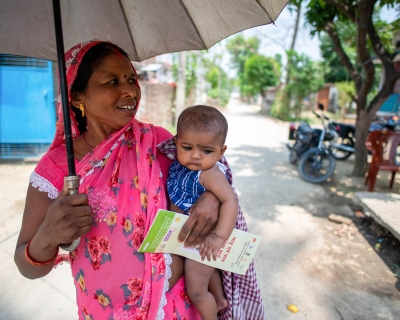 A mother carrying her young child with a health card arrives a rural health center in Brindaban village in Bihar on June 19. Pradeep Gaur/SOPA Images/LightRocket via Getty