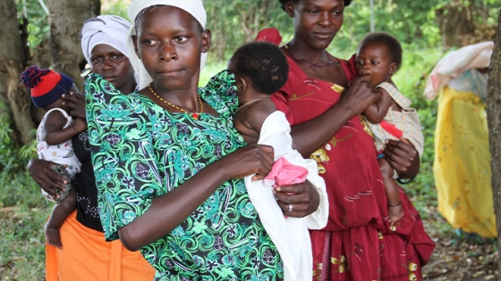 several mothers with their child