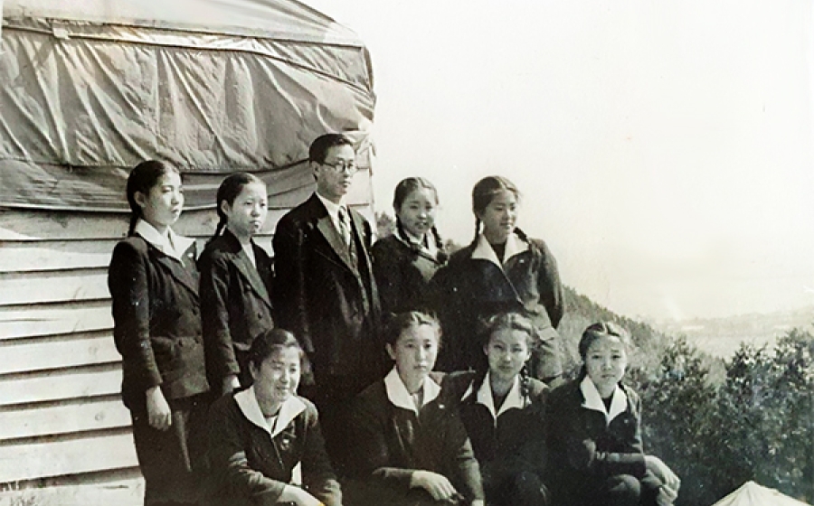Dr. Kim's high school classmates and teacher in South Korean refugee camp in 1953 Dr. Kim's high school classmates and teacher in refugee camp in 1953 (Dr. Kim is not pictured)